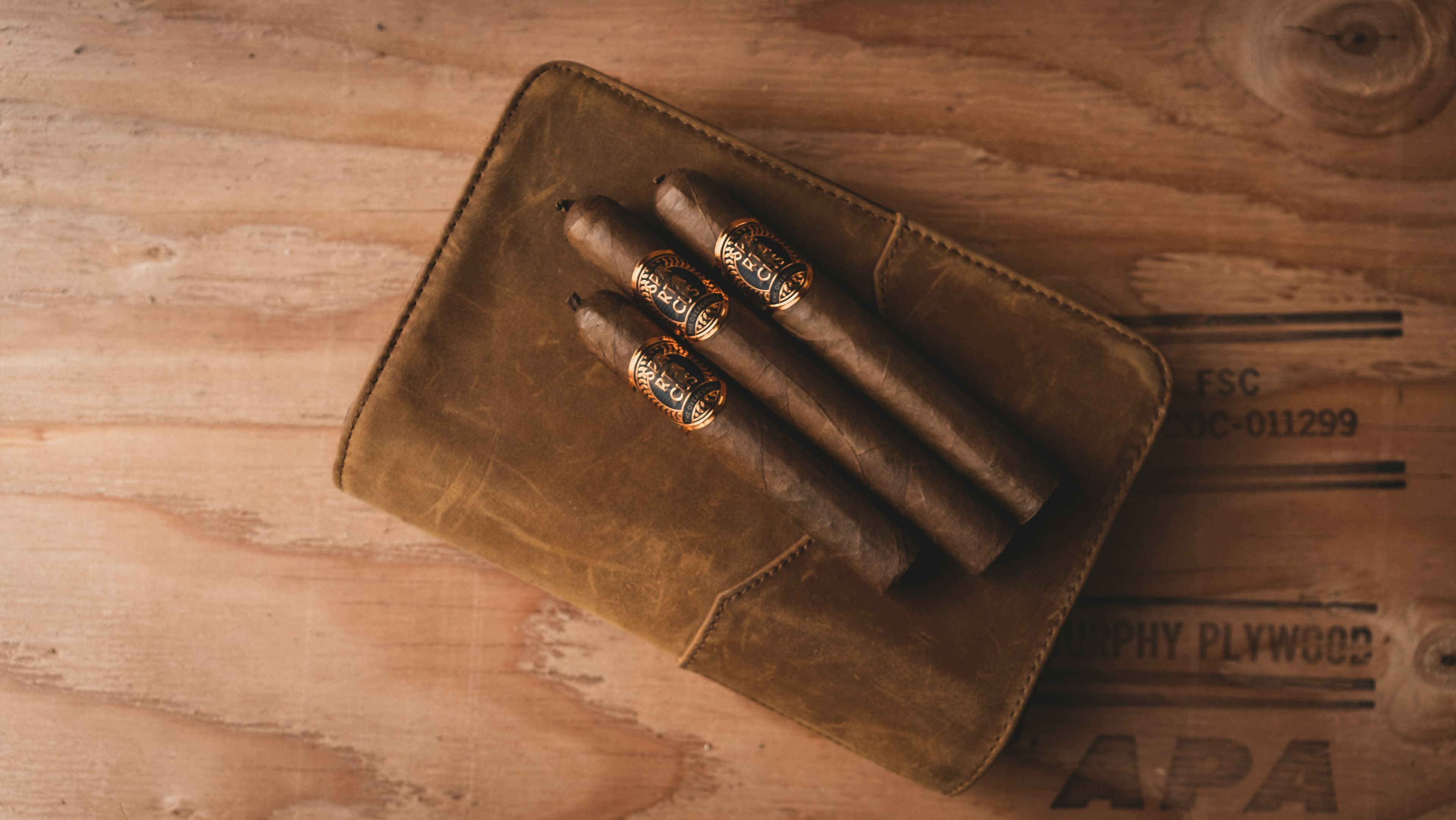 Premium cigars and tobacco products at Smokenza
